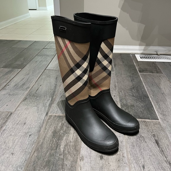 Authentic Burberry Rain Boots 